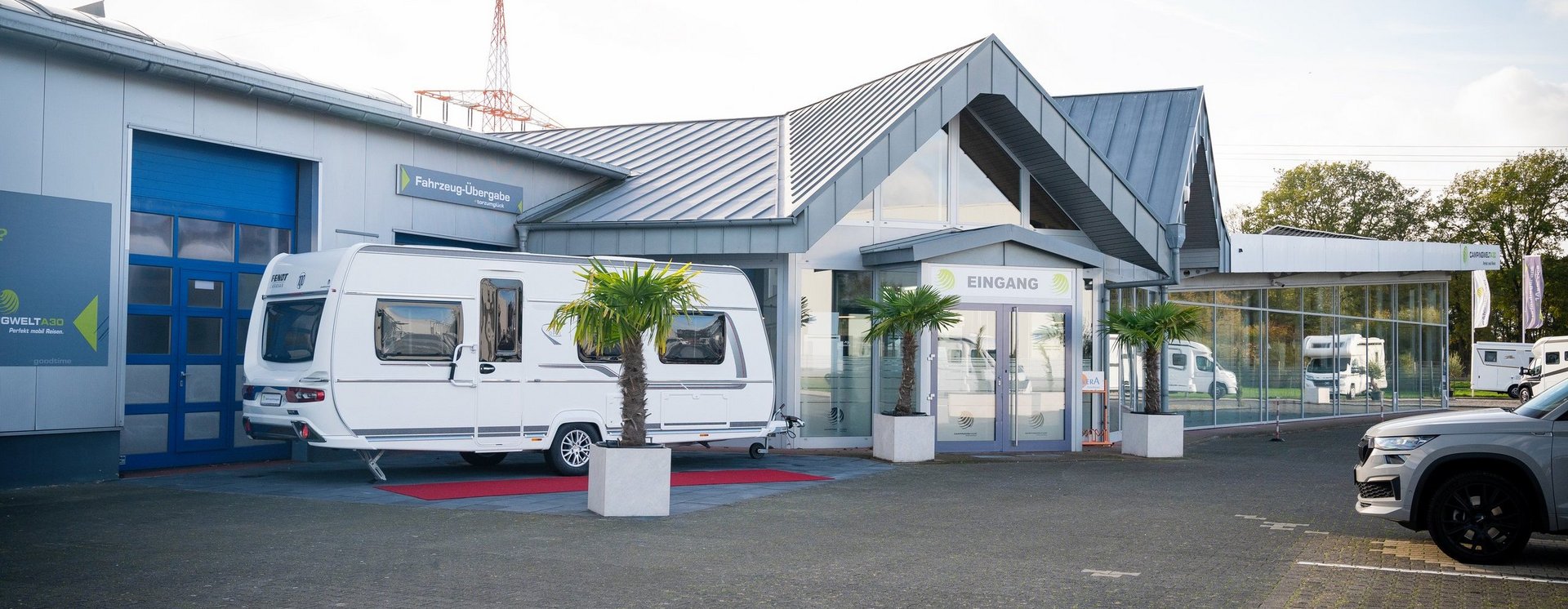Haupteingang des Campingwelt Gebäudes
